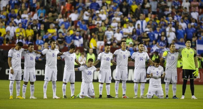 Fußball, Testspiel, Brasilien - El Salvador September 11, 2018: The El Salvadoran national team Nationalteam observes a moment of silence to honor those who died during 9 11 before an International Friendly Länderspiel soccer match between Brazil and El Salvador at Fedex Field in Washington DC. CSM Soccer 2018: El Salvador vs Brazil SEP 11 - ZUMAc04_ 20180911_zaf_c04_315 Copyright: xJustinxCooperx