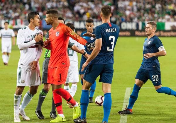 NASHVILLE, TN - SEPTEMBER 11: Members from both the Mexico and USA teams argue on the field during a match between the United States and Mexico on September 11, 2018, at Nissan Stadium in Nashville, TN. (Photo by Bryan Lynn Icon Sportswire) SOCCER: SEP 11 Mexico v USA Icon180911015 EDITORIAL USE ONLY