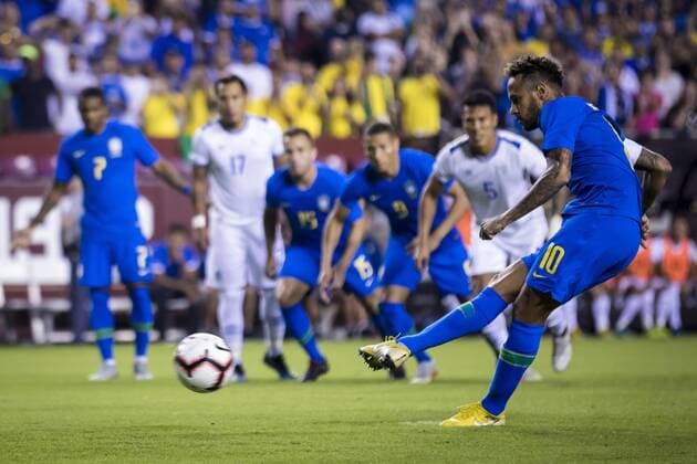September 11, 2018: Brazil forward Neymar (10) scores during the first half of an International Friendly Länderspiel match between Brazil and El Salvador at FedExField in Landover, Maryland. CSM Soccer 2018: Brazil vs El Salvador SEP 11 - ZUMAc04_ 20180911_zaf_c04_404 Copyright: xScottxTaetschx