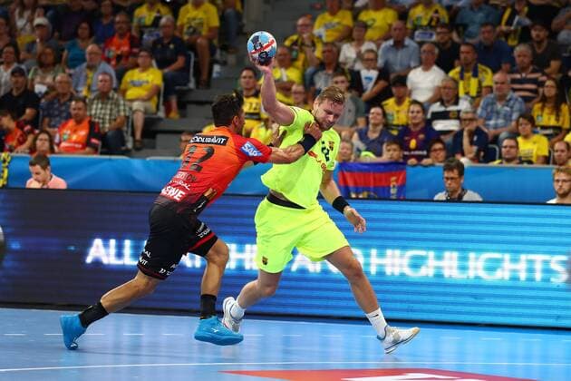 Alexander Petersson (Rhein Neckar Loewen) im Zweikampf mit Aron Palmarsson FC Barcelona Barca Lassa), Rhein Neckar Loewen vs FC Barcelona Lassa, EHF Champions League, 12.09.2018, Foto Eibner Rhein Neckar Loewen vs FC Barcelona Lassa, EHF Champions League, 12.09.2018 Mannheim Copyright: xEIBNER AlexanderxNeisx EP_ANS