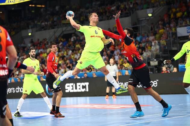 Casper Mortensen FC Barcelona Barca Lassa) im Zweikampf mit Ilija Abutovic (Rhein Neckar Loewen), Rhein Neckar Loewen vs FC Barcelona Lassa, EHF Champions League, 12.09.2018, Foto Eibner Rhein Neckar Loewen vs FC Barcelona Lassa, EHF Champions League, 12.09.2018 Mannheim Copyright: xEIBNER AlexanderxNeisx EP_ANS