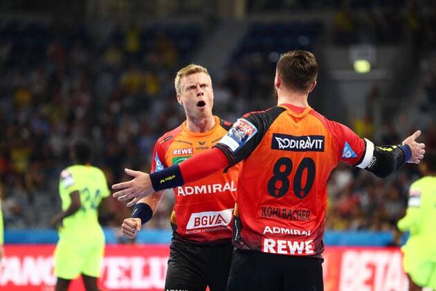 Guojon Valur Sigurdsson (Rhein Neckar Loewen) jubelt mit Jannik Kohlbacher (Rhein Neckar Loewen), Rhein Neckar Loewen vs FC Barcelona Barca Lassa, EHF Champions League, 12.09.2018, Foto Eibner Rhein Neckar Loewen vs FC Barcelona Lassa, EHF Champions League, 12.09.2018 Mannheim Copyright: xEIBNER AlexanderxNeisx EP_ANS