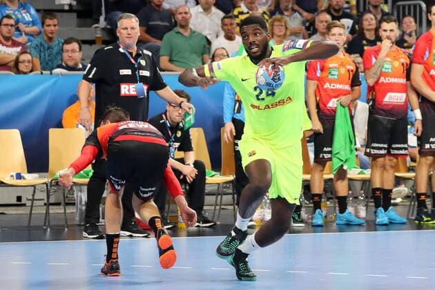 v.li.: Andre Schmid (Andy Schmid, RNL, 2), Dika Mem (Barca, 24), Aktion, Action, Spielszene, Handball, Champions League, Rhein-Neckar Löwen - Barca Lassa,