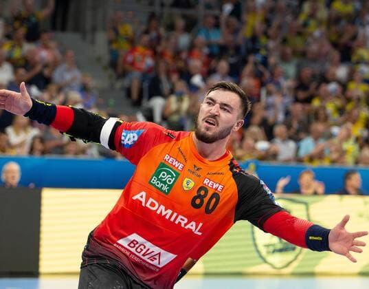 Deutschland - Baden-Württemberg - Mannheim - 12.09.2018 Handball - Velux EHF Champions League - Herren Saison 2018 2019 Rhein-Neckar Löwen (orange) - ESP Barcelona Lassa (neongelb) v.l. Jannik Kohlbacher (Rhein-Neckar Löwen) Rhein-Neckar Löwen - ESP Barca Lassa