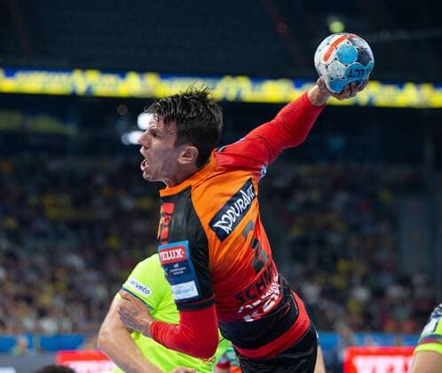 Deutschland - Baden-Württemberg - Mannheim - 12.09.2018 Handball - Velux EHF Champions League - Herren Saison 2018 2019 Rhein-Neckar Löwen (orange) - ESP Barcelona Lassa (neongelb) v.l. Andy Schmid (Rhein-Neckar Löwen) Rhein-Neckar Löwen - ESP Barca Lassa