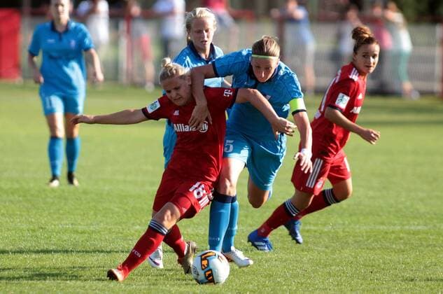 12.09.2018 Subotica(Serbia) ZFK Spartak Subotica-FC Bayern München UEFA women s football champions league round of 32 Gina Lewandowski(2nd from right) with Dominika Skorvankova (L) FC Bayern München, Violeta Slovic(c) ZFK Spartak Subotica :