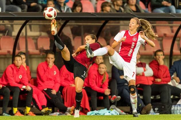 (L-R) Lucie Martinkova of AC Sparta Praha women, LoÃ¯s Schenkel of Ajax women during the UEFA Women s Champions League match between Ajax Amsterdam and Sparta Praag at Sportpark De Toekomst on September 12, 2018 in Amsterdam, The Netherlands UEFA Women s Champions League 2018 2019 xVIxVIxImagesx xGerritxvanxKeulenxIVx 12094604