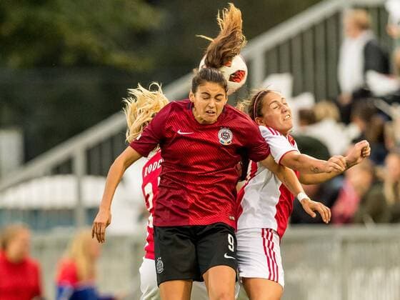 (L-R) Vanity Lewerissa of Ajax women, Christina Marie Burkenroad of AC Sparta Praha women, Soraya Verhoeve of Ajax women during the UEFA Women s Champions League match between Ajax Amsterdam and Sparta Praag at Sportpark De Toekomst on September 12, 2018 in Amsterdam, The Netherlands UEFA Women s Champions League 2018 2019 xVIxVIxImagesx xGerritxvanxKeulenxIVx 12094606