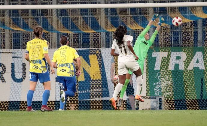 SOCCER - UEFA WCL, St.Poelten vs PSG ST.POELTEN,AUSTRIA,12.SEP.18 - WOMEN SOCCER - UEFA Champions League, ladies, round of 32, SKN Sankt Poelten vs Paris Saint-Germain. Image shows Jasmin Eder, Gina Babicky (St.Poelten), Kadidiatou Diani (PSG) and Hilde Gunn Olsen (St.Poelten). GEPAxpictures xWalterxLuger