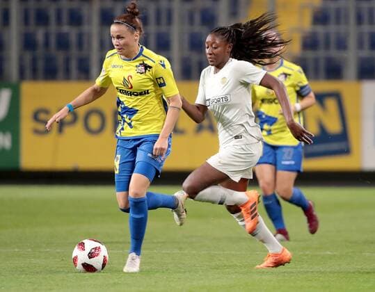 SOCCER - UEFA WCL, St.Poelten vs PSG ST.POELTEN,AUSTRIA,12.SEP.18 - WOMEN SOCCER - UEFA Champions League, ladies, round of 32, SKN Sankt Poelten vs Paris Saint-Germain. Image shows Stefanie Enzinger (St.Poelten) and Kadidiatou Diani (PSG). GEPAxpictures xWalterxLuger