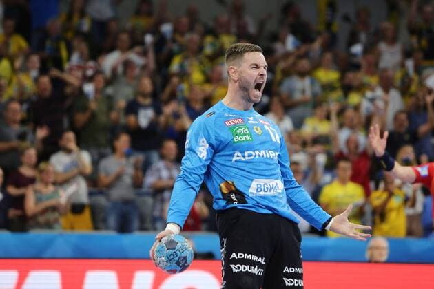 Sport Bilder des Tages Andreas Palicka (Loewen) haelt kurz vor Schluss den Wurf von Aitor Arino Bengoechea (Barcelona) und jubelt beim Spiel der Rhein Neckar Loewen vs. FC Barcelona Barca in der Handball Champions League am 12.09.2018 Rhein Neckar Loewen vs. FC Barcelona, Handball, Champions League, 12.09.2018 Mannheim Copyright: xEIBNER MichaelxBermelx EP_MBL