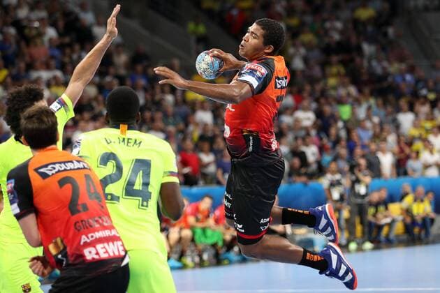 Mads Mensah Larsen (RNL, 22), Sprungwurf, beim Sprungwurf, Action, Aktion, Handball, Champions League, Rhein-Neckar Löwen - Barca Lassa,