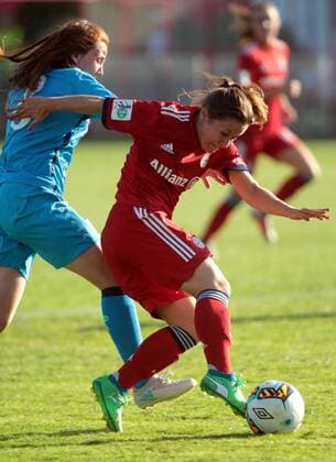 12.09.2018 Subotica(Serbia) ZFK Spartak Subotica-FC Bayern München UEFA women s football champions league round of 32 Nicole Rolser(R) FC Bayern München,Marija ILIC (L)ZFK Spartak Subotica : 