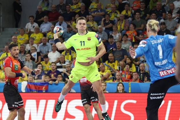 Rhein Neckar Loewen - Barca Lassa Barcelonas Lasse Andersson (Nr.11) frei vor dem Tor von Rhein Neckar Loewe Mikael Appelgren (Nr.1) beim Spiel in der Champions League, Rhein Neckar Loewen - Barca Lassa. Mannheim. 12.09.18 Handball Champions League , Mannheim Baden Wuerttemberg Deutschland SAP Arena