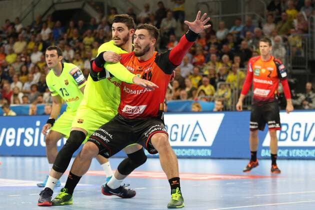 Rhein Neckar Loewen - Barca Lassa Duell am Kreis Rhein Neckar Loewe Jannik Kohlbacher (Nr.80) beim Spiel in der Champions League, Rhein Neckar Loewen - Barca Lassa. Mannheim. 12.09.18 Handball Champions League , Mannheim Baden Wuerttemberg Deutschland SAP Arena