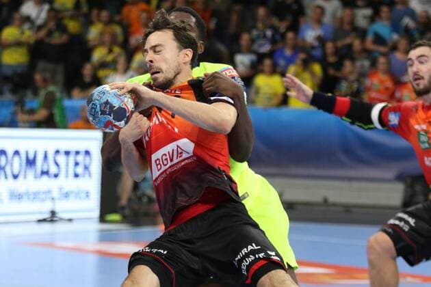 Rhein Neckar Loewen - Barca Lassa Rhein Neckar Loewe Patrick Groetzki (Nr.24) gegen Barcelonas Dika Mem (Nr.24) beim Spiel in der Champions League, Rhein Neckar Loewen - Barca Lassa. Mannheim. 12.09.18 Handball Champions League , Mannheim Baden Wuerttemberg Deutschland SAP Arena