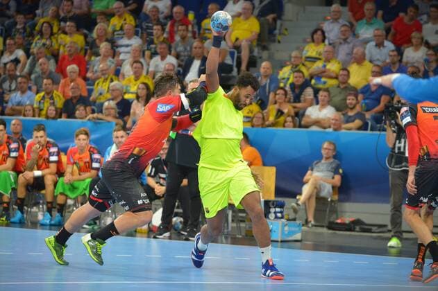 EHF Championsleague12.09.2018,Rhein Neckar Löwen vs. FC Barcelona Barca Am Ball Timothey N Guessan,( 19, Barcelona). Jannik Kohlbacher,( 80,RNL), -