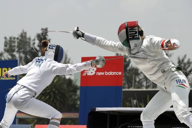 Hungarian Sarolta Kovacs (R) and French Marie Oteiza (L) participate in the women s fencing final during the Modern pentathlon moderner Fünfkampf World Championships, in Mexico City, Mexico, 12 September 2018. Modern Pentathlon World Championships in Mexico City !ACHTUNG: NUR REDAKTIONELLE NUTZUNG!  Copyright: xMarioxGuzmanx MEX11 20180912-636723896916333084