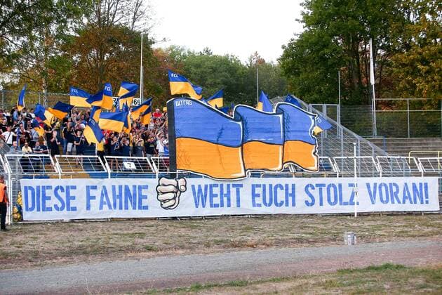 Leipzig, 12.09.2018, Bruno-Plache-Sadion, Fussball, Herren, Regionalliga Nordost, 7. Spieltag , 1. FC Lokomotive Leipzig - FC Rot-Weiß Erfurt , Im Bild: Leipziger Fans zeigen Choreo ,