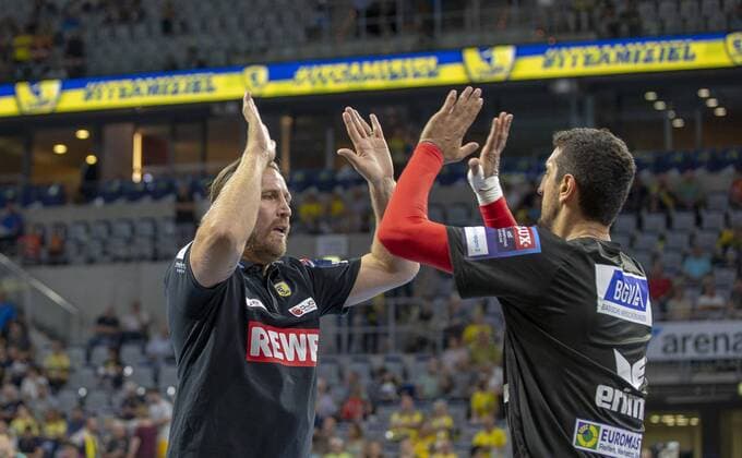Deutschland - Baden-Württemberg - Mannheim - 12.09.2018 Handball - Velux EHF Champions League - Herren Saison 2018 2019 Rhein-Neckar Löwen (orange) - ESP Barcelona Lassa (neongelb) v.l. Oliver Roggisch (Rhein-Neckar Löwen), Ilija Abutovic (Rhein-Neckar Löwen) Rhein-Neckar Löwen - ESP Barca Lassa