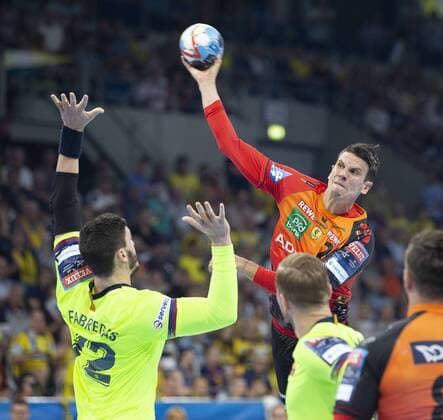 Deutschland - Baden-Württemberg - Mannheim - 12.09.2018 Handball - Velux EHF Champions League - Herren Saison 2018 2019 Rhein-Neckar Löwen (orange) - ESP Barcelona Lassa (neongelb) v.l. Ludovic Fabregas (Barcelona), Andy Schmid (Rhein-Neckar Löwen) Rhein-Neckar Löwen - ESP Barca Lassa