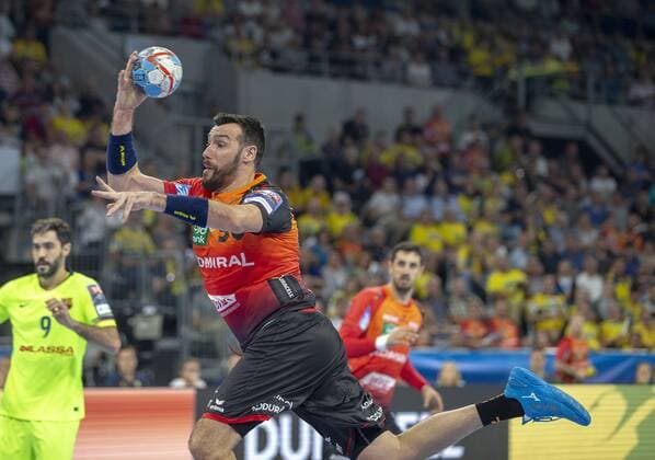 Deutschland - Baden-Württemberg - Mannheim - 12.09.2018 Handball - Velux EHF Champions League - Herren Saison 2018 2019 Rhein-Neckar Löwen (orange) - ESP Barcelona Lassa (neongelb) v.l. Gedeon Guardiola Villaplana (Rhein-Neckar Löwen) Rhein-Neckar Löwen - ESP Barca Lassa
