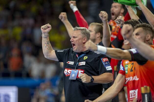 Deutschland - Baden-Württemberg - Mannheim - 12.09.2018 Handball - Velux EHF Champions League - Herren Saison 2018 2019 Rhein-Neckar Löwen (orange) - ESP Barcelona Lassa (neongelb) v.l. Trainer Nikolaj Jacobsen (Rhein-Neckar Löwen) Rhein-Neckar Löwen - ESP Barca Lassa