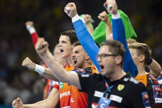 Deutschland - Baden-Württemberg - Mannheim - 12.09.2018 Handball - Velux EHF Champions League - Herren Saison 2018 2019 Rhein-Neckar Löwen (orange) - ESP Barcelona Lassa (neongelb) v.l. Bogdan Radivojevic (Rhein-Neckar Löwen) Rhein-Neckar Löwen - ESP Barca Lassa