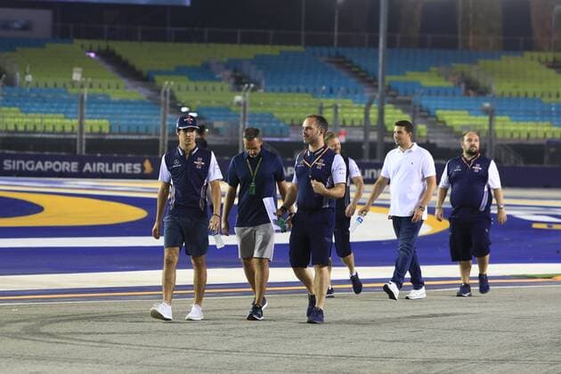 13th September 2018, Marina Bay Street Circuit, Singapore; Formula One Grand Prix of Singapore, driver arrivals and press conference PK Pressekonferenz Williams Martini Racing, Lance Stroll walks the track  ActionPlus12061882 Octane