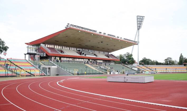 Fußball, Stadiongeschichte Blau-Weiß 90 Berlin Berlin, 12.09.2018, Friedrich-Ludwig-Jahn-Sportpark, Fußball, Regionalliga NordOst, 7.Spieltag , VSG Altglienicke vs. Chemnitzer FC 1:2 (1:2) , Im Bild: Stadionansicht, Haupttribüne ,