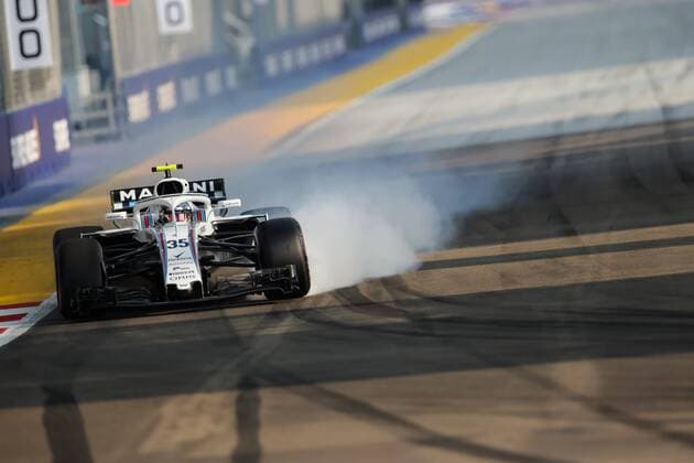 14th September 2018, Marina Bay Street Circuit, Singapore; Formula One Grand Prix of Singapore, Friday free practice; Williams Martini driver Sergey Sirotkin locks up his brakes  ActionPlus12062017 StephenxBlackberry