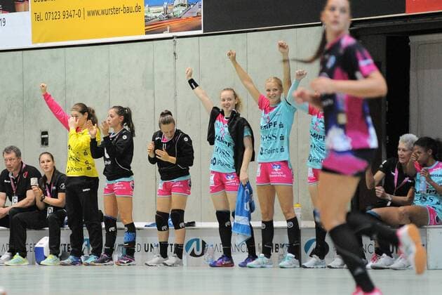 Jubel auf der TusSies Bank TusSies Metzingen, Women, EHF-Cup, Round 1, 14.09.2018, Foto:TBaur Eibner TusSies Metzingen vs. HZRK Grude Metzingen Copyright: xEIBNER TobiasxBaurx EP_TBR