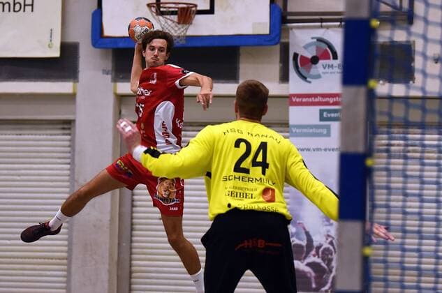 14.09.2018, xpsx, Handball 3.Liga, HSG Hanau - HSG Rodgau Nieder-Roden v.l. Philippe Kohlstrung (Rodgau), Sebastian Schermuly (Hanau) Hanau Hessen Deutschland (DEU)