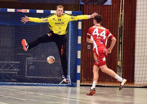 14.09.2018, xpsx, Handball 3.Liga, HSG Hanau - HSG Rodgau Nieder-Roden v.l. Sebastian Schermuly (Hanau), Timo Kaiser (Rodgau) Hanau Hessen Deutschland (DEU)