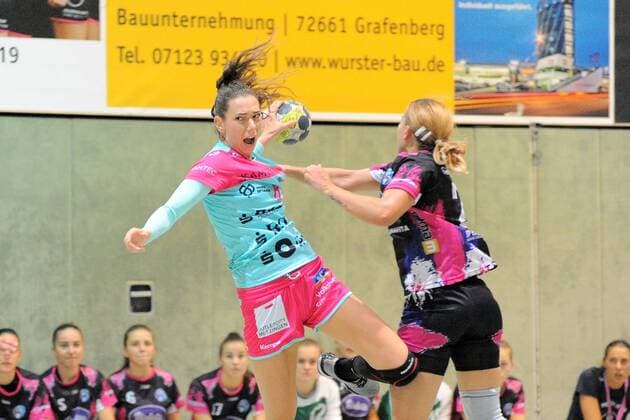 Monika Kobylinska (TusSies Metzingen 8) gegen Amanda Maric (HZRK Grude 2) TusSies Metzingen, Women, EHF-Cup, Round 1, 14.09.2018, Foto:TBaur Eibner TusSies Metzingen vs. HZRK Grude Metzingen Copyright: xEIBNER TobiasxBaurx EP_TBR