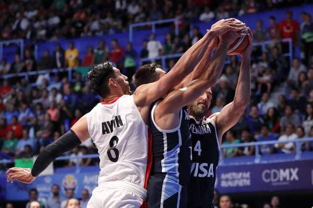 Argentinian Facundo Campazzo (C) and Luis Scola (R) in action against Mexican Gustavo Ayón (L) during a qualifying game for the Chinese Basketball World Cup 2019, in Mexico City, Mexico, 14 September 2018. MEXICO - ARGENTINA !ACHTUNG: NUR REDAKTIONELLE NUTZUNG!  Copyright: xJoséxMéndezx MEX02 20180915-636725869202816918
