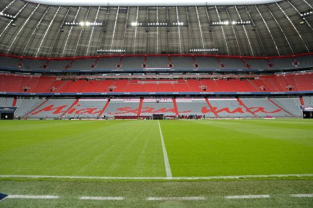 15.09.2018, xemx, Fussball 1. Bundesliga, FC Bayern Muenchen - Bayer 04 Leverkusen emspor, v.l. Allianz Arena (DFL DFB REGULATIONS PROHIBIT ANY USE OF PHOTOGRAPHS as IMAGE SEQUENCES and or QUASI-VIDEO) Muenchen