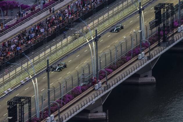 Motorsports: FIA Formula One World Championship WM Weltmeisterschaft 2018, Grand Prix of Singapore, 44 Lewis Hamilton (GBR, Mercedes AMG Petronas Motorsport), 77 Valtteri Bottas (FIN, Mercedes AMG Petronas Motorsport), Singapore Singapore