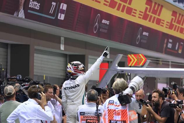 15th September 2018, Marina Bay Street Circuit, Singapore; Formula One Grand Prix of Singapore, Qualification; Mercedes AMG Petronas Motorsport, Lewis Hamilton takes pole for tomorrows race  ActionPlus12062526 Octane