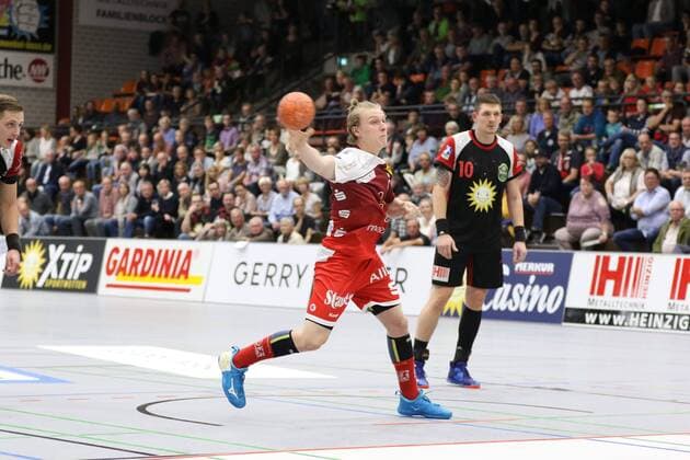 Noah Beyer (TUSEM Essen 2) fuehrt einen Siebenmeter aus, TuS N-Luebbecke vs TUSEM Essen, Handball, 2. Bundesliga, 15.09.2018, TuS N-Luebbecke vs TUSEM Essen, Handball, 2. Bundesliga, 15.09.2018 Luebbecke Copyright: xEIBNER JanxStrohdiekx EP_JSK