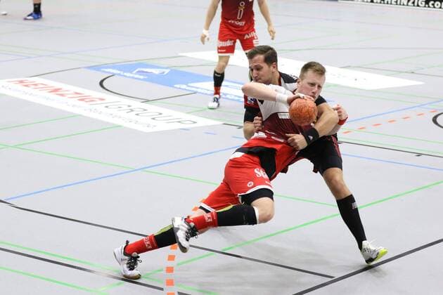 Luca Witzke (TUSEM Essen 7) gegen Marian Orlowski (TuS N-Luebbecke 29), TuS N-Luebbecke vs TUSEM Essen, Handball, 2. Bundesliga, 15.09.2018, TuS N-Luebbecke vs TUSEM Essen, Handball, 2. Bundesliga, 15.09.2018 Luebbecke Copyright: xEIBNER JanxStrohdiekx EP_JSK