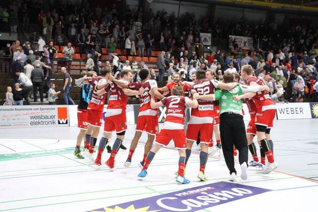 Siegesjubel bei TUSEM Essen, TuS N-Luebbecke vs TUSEM Essen, Handball, 2. Bundesliga, 15.09.2018, TuS N-Luebbecke vs TUSEM Essen, Handball, 2. Bundesliga, 15.09.2018 Luebbecke Copyright: xEIBNER JanxStrohdiekx EP_JSK