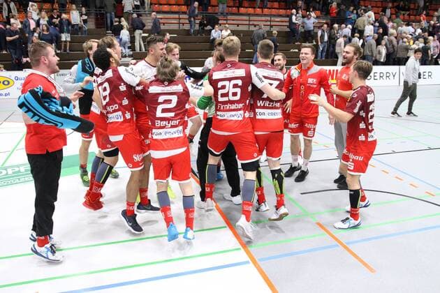 Siegesjubel bei TUSEM Essen, TuS N-Luebbecke vs TUSEM Essen, Handball, 2. Bundesliga, 15.09.2018, TuS N-Luebbecke vs TUSEM Essen, Handball, 2. Bundesliga, 15.09.2018 Luebbecke Copyright: xEIBNER JanxStrohdiekx EP_JSK