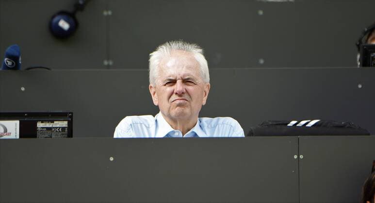 15.09.2018, Mainz, OPEL-Arena GER, 1. Bundesliga Saison 2018 2019 1. FSV Mainz 05 gegen FC Augsburg Der ehemalige Bundesligaschiedsrichter Eugen Strigel DFL regulations prohibit any use of photographs as image sequences and or quasi-video