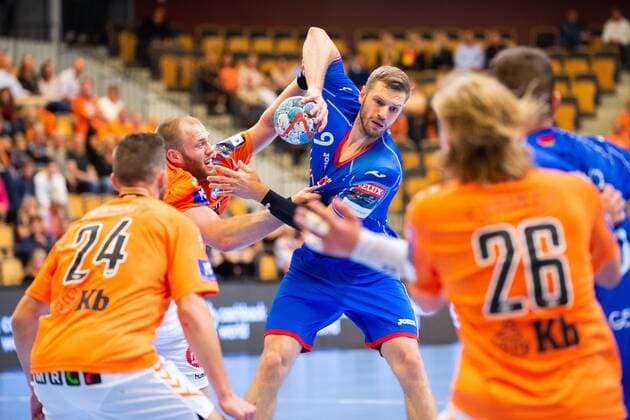 180915 Meshkov Alexander Shkurinskiy under handbollsmatchen i Champions League mellan Kristianstad och Meshkov Brest den 15 september 2018 i Kristianstad. Copyright: AvdoxBilkanovic BB180915AB039