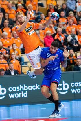 180915 Kristianstads Anton Halen och Meshkov Petar Djordjic under handbollsmatchen i Champions League mellan Kristianstad och Meshkov Brest den 15 september 2018 i Kristianstad. Copyright: AvdoxBilkanovic BB180915AB055