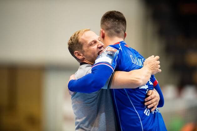180915 Meshkov Darko Djukic och Mikalay Korotish jublar efter slutsignalen under handbollsmatchen i Champions League mellan Kristianstad och Meshkov Brest den 15 september 2018 i Kristianstad. Copyright: AvdoxBilkanovic BB180915AB060