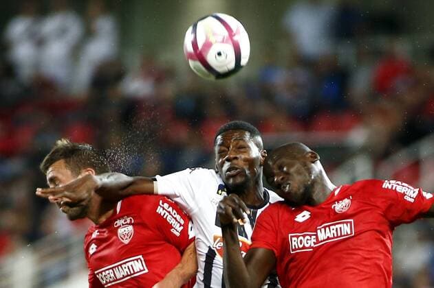 Fußball, FCO Dijon - SCO Angers 18 CEDRIC YAMBERE (DIJ) - 07 HARRISON MANZALA (SCO) FOOTBALL : Dijon vs Angers - Ligue 1 Conforama - 15 09 2018 FEP Panoramic 
