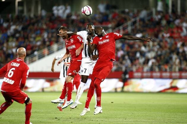 Fußball, FCO Dijon - SCO Angers 18 CEDRIC YAMBERE (DIJ) - 07 HARRISON MANZALA (SCO) FOOTBALL : Dijon vs Angers - Ligue 1 Conforama - 15 09 2018 FEP Panoramic 