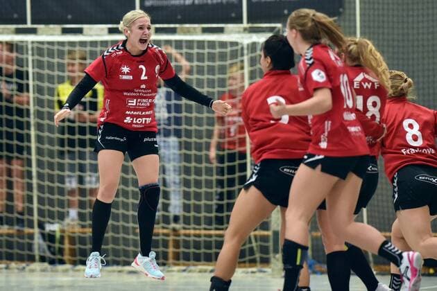 Jubel nach dem Sieg; Annika Ingenpass (HSG Bad Wildungen Vipers) (L) -- Handball --- 1. Bundesliga Frauen --- HSG Bad Wildungen Vipers vs Neckarsulmer Union --- 15.09.2018, Handball --- 1. Bundesliga Frauen --- HSG Bad Wildungen Vipers vs Neckarsulmer Sport-Union --- 15.09.2018 Bad Wildungen Copyright: xEIBNER RolandxSippelx EP_RSL